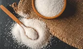 Depozitezi sarea într-un recipient din oțel? Greșeala ce îți poate afecta un ingredient esențial din bucătărie