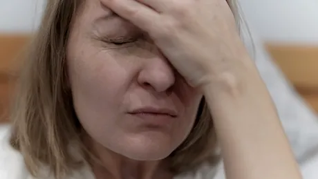 Semnul neobișnuit că suferi de depresie. Mulți cred că n-au dormit bine, dar ADEVĂRUL îi sperie