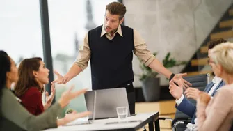 Nu este aroganță! Psihologii susțin că persoanele cărora nu le pasă de ce crede lumea despre ele au, în realitate, o trăsătură extrem de puternică