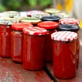 Sos de roșii la borcan pentru iarnă! E ideal pentru paste și pizza. Această rețetă se prepară ușor și e delicioasă