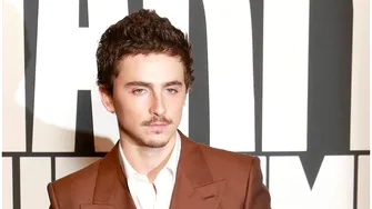 Cine e românca din Bacău cu care a fost surprins actorul Timothée Chalamet, într-un hotel din Paris. Are 26 de ani și se speculează că ar putea să o înlocuiască pe Kylie Jenner