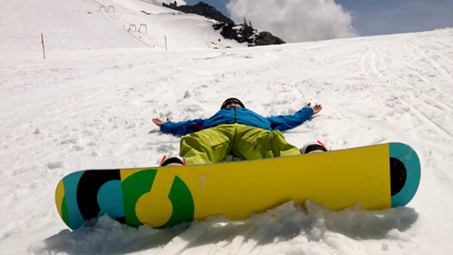 Practicarea snowboarding-ului în plină vară – secretul tinereţii lui Andi Moisescu