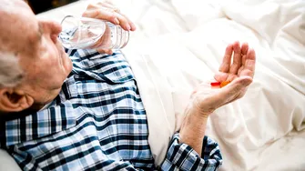 Obiceiuri inofensive care îți distrug sănătatea. De ce nu e bine să te întinzi după ce ai luat un medicament