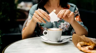 7 obiceiuri matinale care îți pot sabota silueta. Greșelile aparent banale care favorizează acumularea kilogramelor