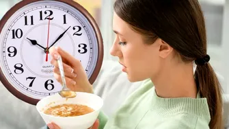 Care este ora maximă la care să mănânci ciorbă, potrivit medicilor și experților în nutriție
