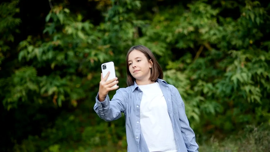 Timpul petrecut excesiv în fața ecranelor crește riscul de boli cardiovasculare la copii și adolescenți