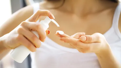 5 substanțe care îți distrug pielea și dereglează hormonii. Sunt folosite în multe cosmetice!