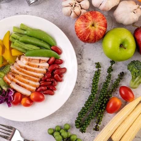 Dieta care ar putea reduce riscul de boli grave: metoda popularizată de medicul Michael Mosley