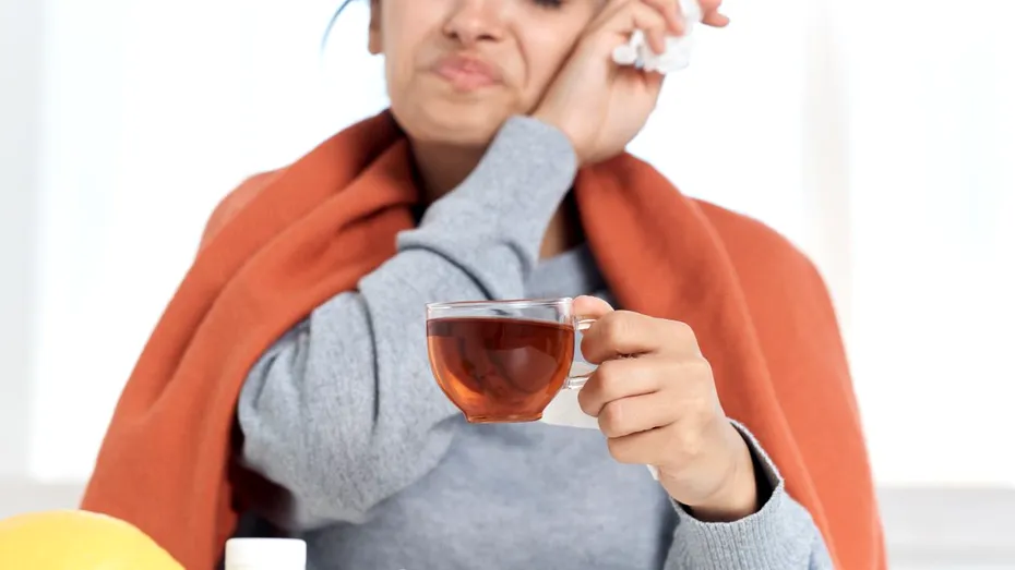 Cele mai eficiente 17 ceaiuri pentru tuse, febră și dureri în gât. Cum se consumă și ce beneficii au