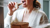 Foamea permanentă nu e normală! Ce se întâmplă, de fapt, cu tine când simți nevoia să mănânci încontinuu