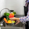 Cum cureți corect fructele și legumele de pesticide. Greșeala pe care o facem cu toții când le spălăm