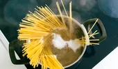 Greșeli des întâlnite în fierberea pastelor și modul corect de a le prepara, potrivit bucătarilor italieni