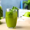 Cura de 5 zile cu suc de pătrunjel și măr verde. Ce spun studiile despre detoxifierea ficatului și creșterea energiei