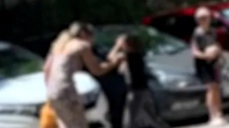 Ce riscă mama din Constanța care şi-a bătut fetiţa în plină stradă