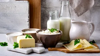 Nutriționiștii spun că este unul dintre cele mai sănătoase lactate. Alimentul pe care merită să îl ai mereu în frigider
