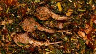 Stufat de miel. Rețeta tradițională de Paște care umple casa de arome