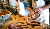 Secretele cârnaților afumați de Crăciun. Vor avea un gust autentic