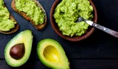 Cum transformi un avocado tare într-unul moale în doar cinci minute? Trucul pentru un guacamole perfect
