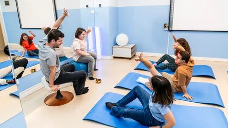 Brain Gym: metoda care promite să stimuleze creierul prin mișcare. Funcționează cu adevărat?