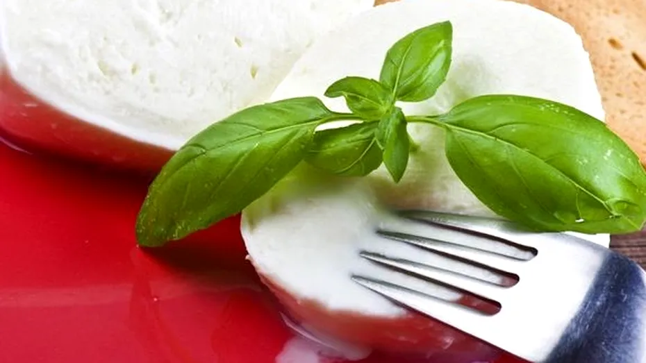 Mozzarella – cum recunoşti brânza falsificată