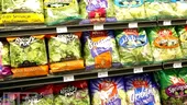 Trebuie sau nu spălată salata la pungă cumpărată din supermarket? Ce au descoperit oamenii de știință
