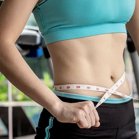 Cum poți slăbi după sărbători fără să mergi la sală. Scapi garantat de kilogramele în plus dacă urmezi acești pași!