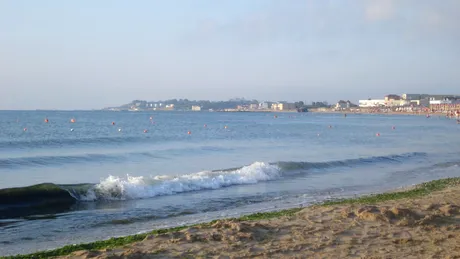 Litoralul românesc vine cu surprize mari pentru turiști. Vacanțe last minute într-o stațiune de la malul mării / VIDEO