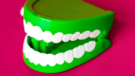 Albirea dentară: tipuri, cui se recomandă şi ce trebuie să facem după