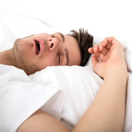 5 exerciții anti-sforăit de care ai nevoie pentru un somn mai bun