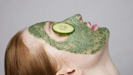 Îngrijirea pielii pe timp de caniculă: Rețete de măști răcoritoare și hidratante