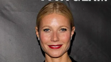 Yahoo nu colaborează cu Gwyneth Paltrow, deoarece actriţa nu are studii universitare