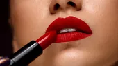 Trucul pentru ca rujul să reziste o zi întreagă pe buze. Nu e nevoie de retuș