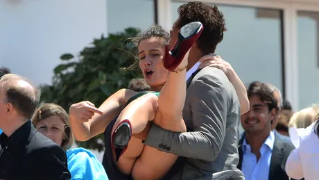 Accidente pe covorul roșu la Cannes. Imagini memorabile