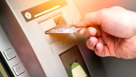 Nu mai cere chitanță la bancomat! Cum te poate expune o simplă hârtie la fraude