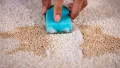 Trucul natural pentru petele de covoare! E mai eficient decât bicarbonatul