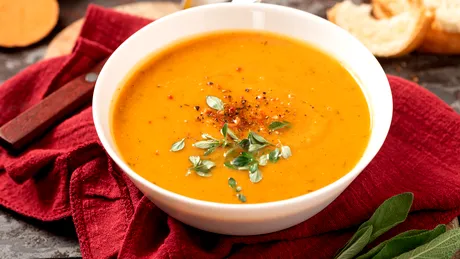 Supa sățioasă de toamnă pe care o poți prepara în câteva minute: rețeta perfectă pentru sezonul rece