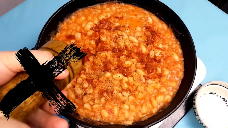 Condimentul care nu trebuie pus niciodată dacă faci iahnie de fasole. Îi strică gustul și o poți arunca la gunoi