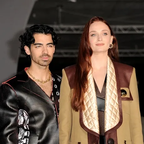 Joe Jonas și Sophie Turner au divorțat oficial, după numeroase bătălii în tribunal pentru custodia fiicelor lor