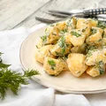 4 rețete delicioase cu cartofi noi pe care le vei găti toată vara. Salata cu maioneză este vedeta sezonului