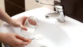 Soluția naturală care curăță, dezinfectează și redă strălucirea suprafețelor din baia ta