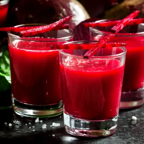 Sucul care poate scădea tensiunea arterială la vârstnici. Medicii explică cum funcționează