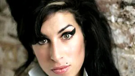Amy Winehouse a murit!