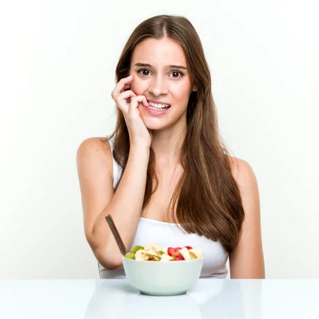 Dieta recomandată persoanelor cu anxietate. Ce alimente pot ajuta și ce ar fi bine să limitezi?
