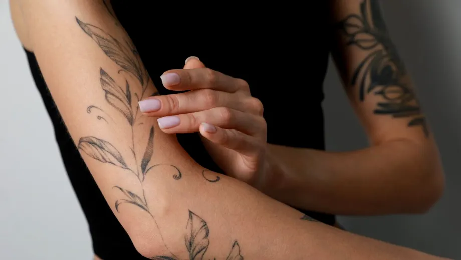 Ce se întâmplă, de fapt, când îți faci un tatuaj. În 83% dintre cazuri, crește riscul de cancer