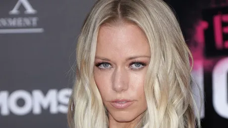 Viața de zi cu zi a unui model Playboy. Cum arată fără machiaj