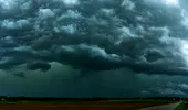 De ce capătă cerul o culoare verde înaintea unor furtuni puternice? Explicația fenomenului care atrage atenția meteorologilor