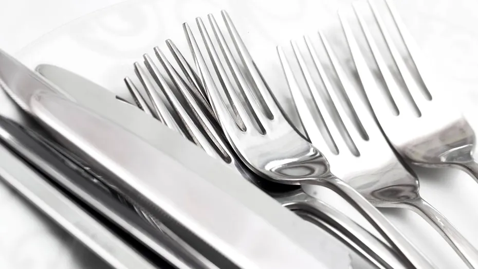 Cum cureți tacâmurile din argint acasă, fără soluții scumpe