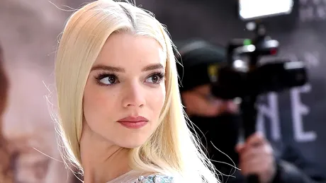 Anya Taylor-Joy, cea mai frumoasă jucătoare de șah din lume, a împlinit 26 de ani
