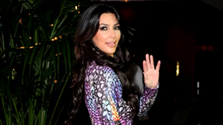 Kim Kardashian foloseste lenjerie cu push-up pentru a-si bomba fundul. Fostul sot o da de gol!