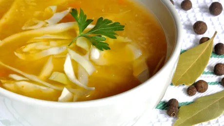 Cum faci supă de varză de dietă - rețeta pentru slăbit, gata în 30 de minute!